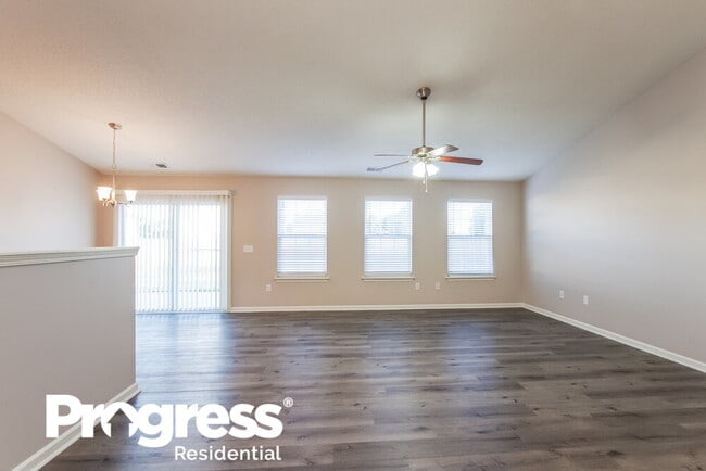 Building Photo - 1002 Glen Hollow Dr