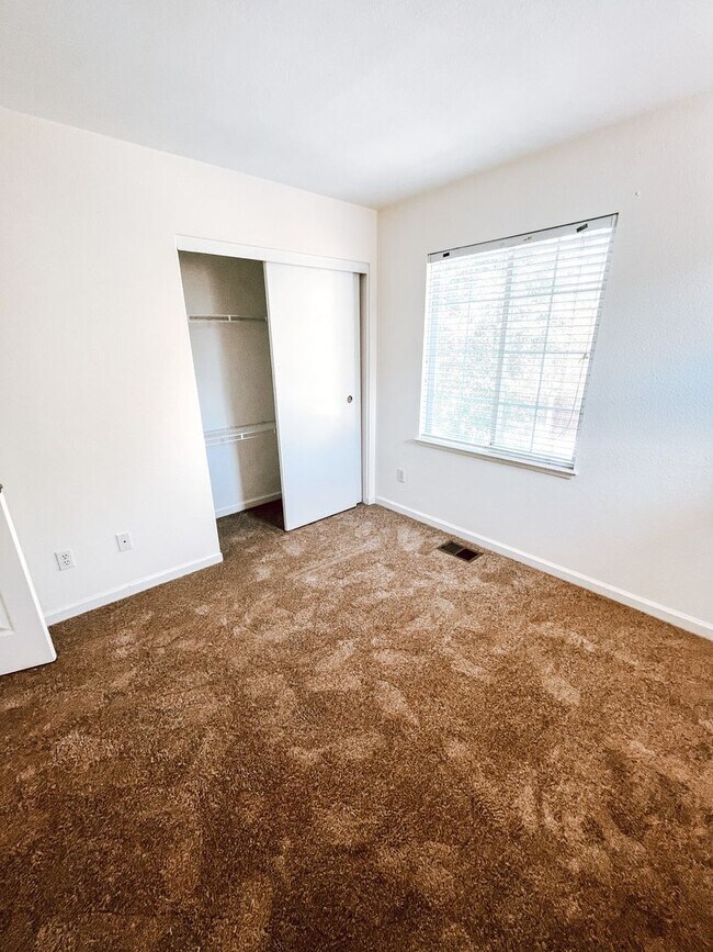 Building Photo - Updated Home in Pleasanton!