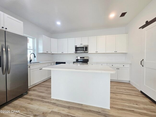 Foto del edificio - 9428 Starfish Ave