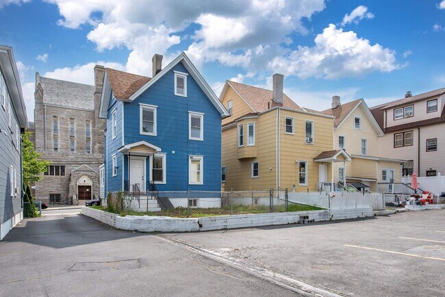 Foto del edificio - 153 Laurel Ave