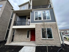 Building Photo - 5 Rio Grand Ave