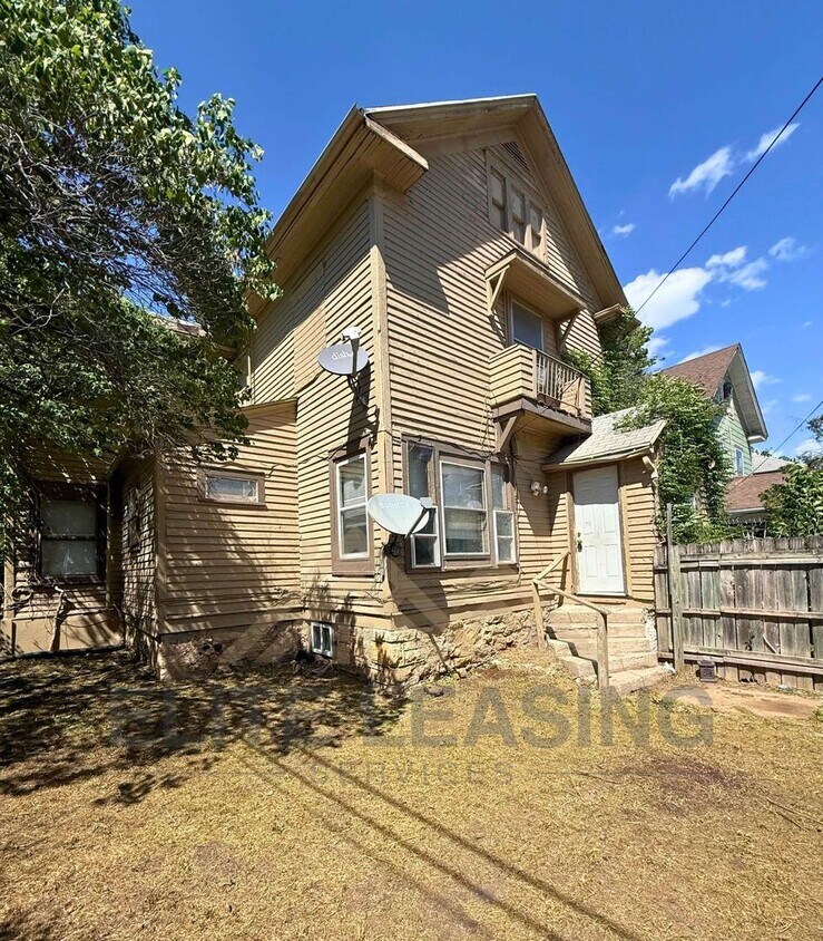 Foto principal - Spacious 3 Bedroom Home in Central Topeka ...