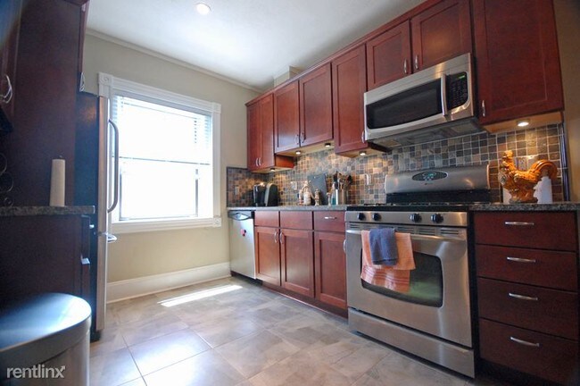 Building Photo - 2 br, 1 bath Condo - 919 Beacon St