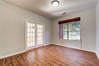 Building Photo - 5527 Gatesprings Ln