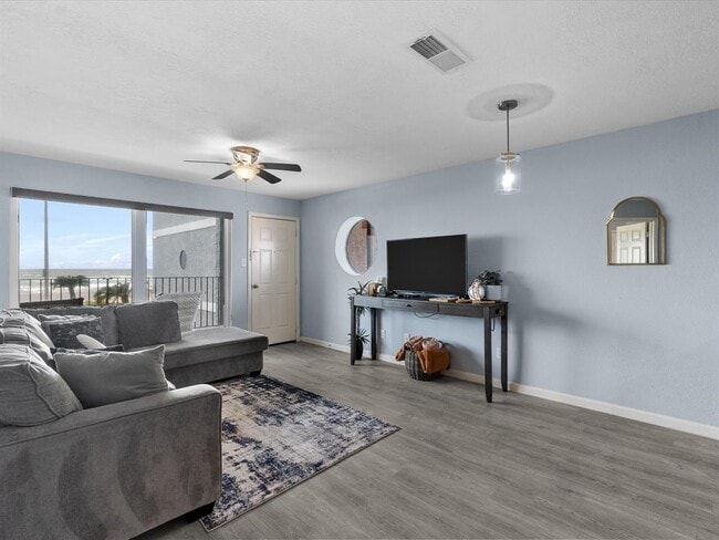 Building Photo - 7600 Seawall Blvd