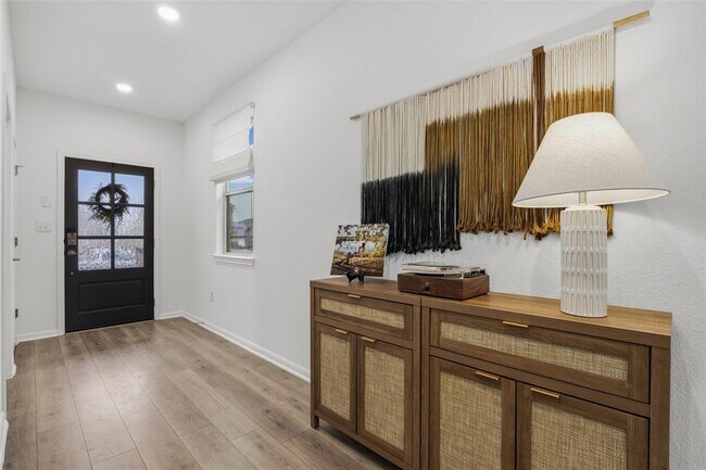 Building Photo - 858 Papaya Dr