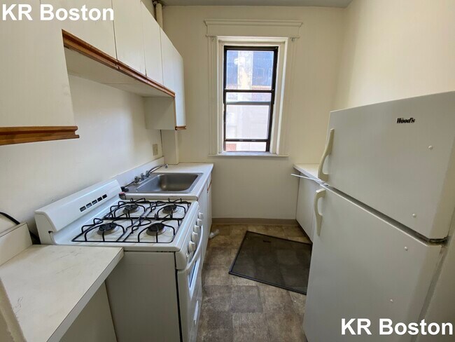 Building Photo - 1148 Commonwealth Ave