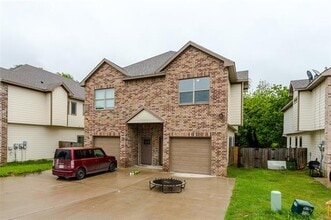 Building Photo - 206 Pecan Hollow St