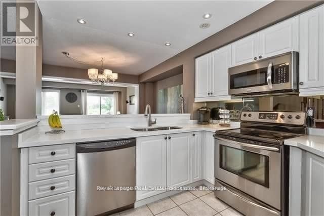 Photo du bâtiment - 1375 Menefy Pl