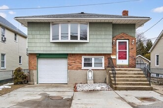 Building Photo - 9 Bay Beach Ave