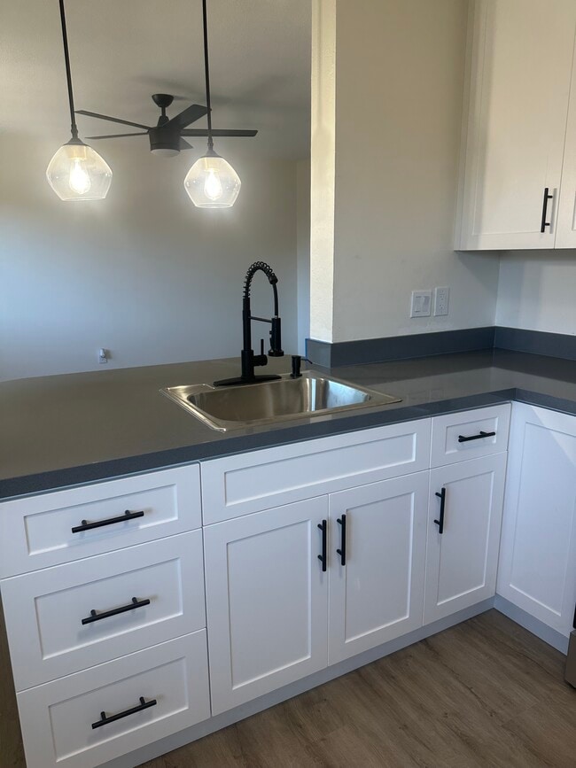 Quartz Counters - Plum Street Garden Apartments 501 Plum St Capitola, CA 95010