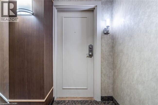 Building Photo - 360 Pearl St