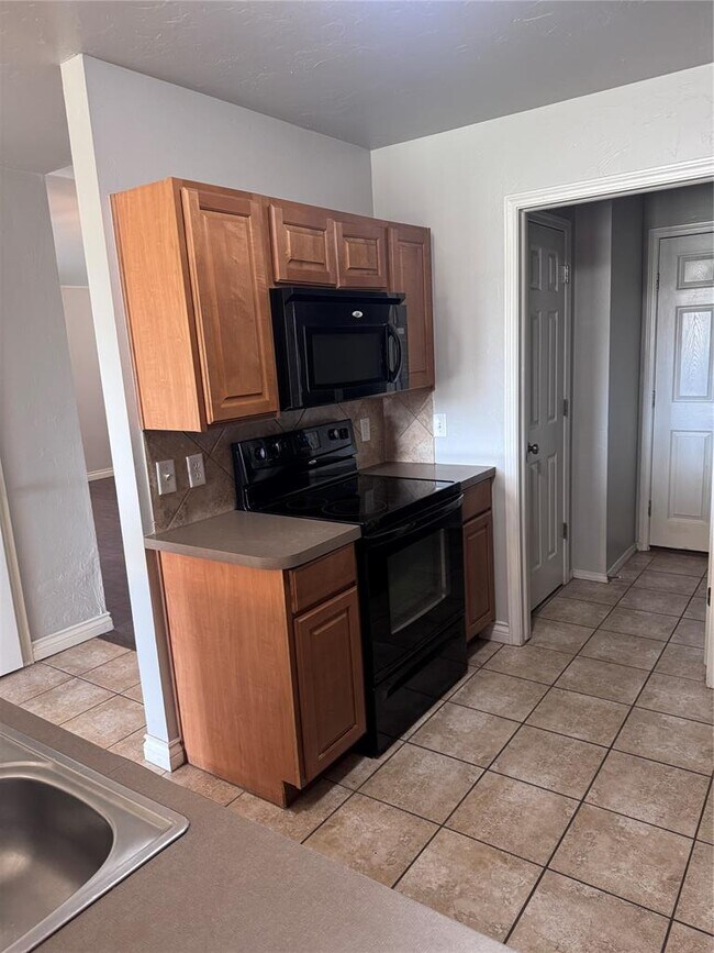 Foto del edificio - 1700 NW 145th St