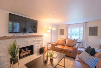 Building Photo - 1322 Jackson Rd