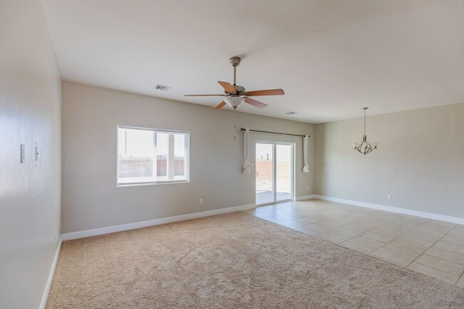Foto del edificio - 3 bed 2 bath, beautiful home!