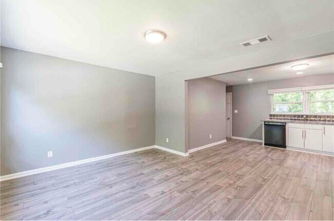 Building Photo - 3141 Delmar Ln NW