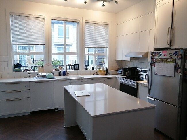Building Photo - 15938 27 Av