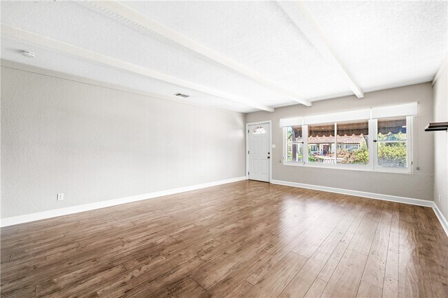 Foto del edificio - 703 E Walnut Ave