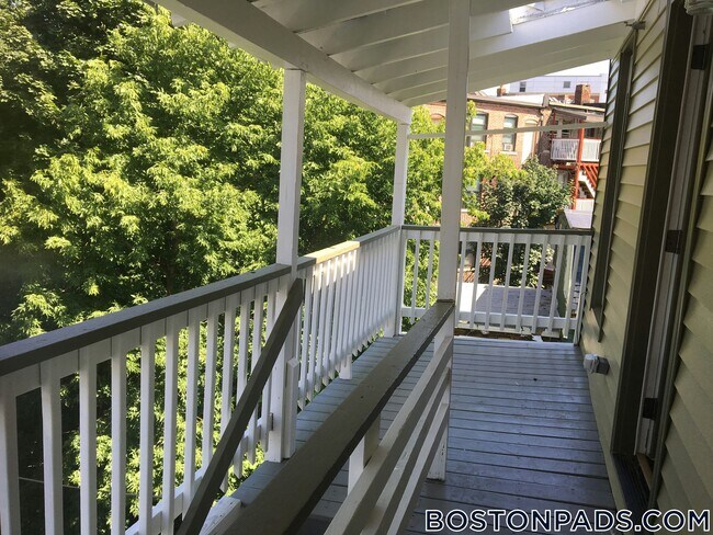 Building Photo - 39 W Walnut Park