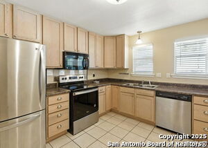 Building Photo - 661 Floral Cir
