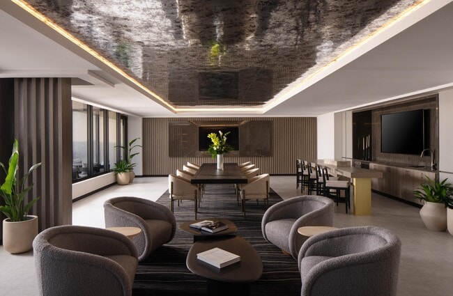 Building Photo - VIV