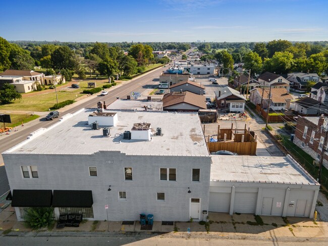 Foto del edificio - 4963-4965 Hummelsheim Avenue