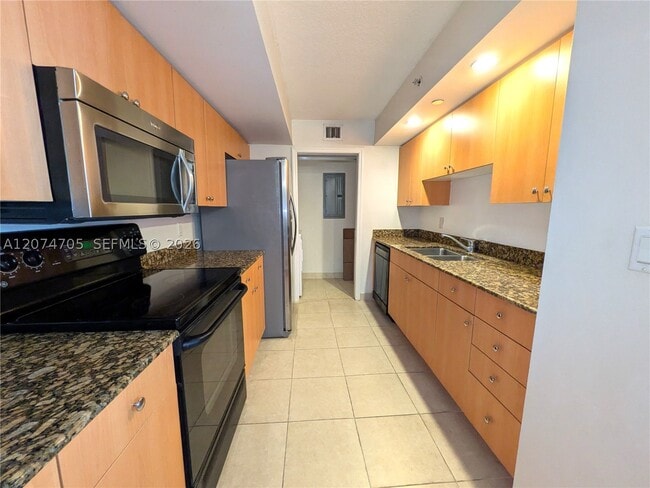 Building Photo - 6917 Collins Ave