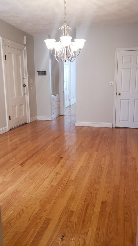 Foto principal - 473 Sumner St