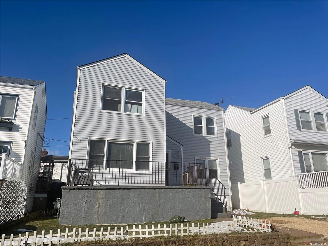 11 Vinton St, Long Beach, NY 11561 House Rental in Long Beach, NY