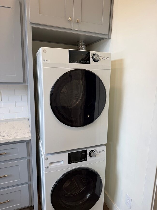 Building Photo - 303 U St