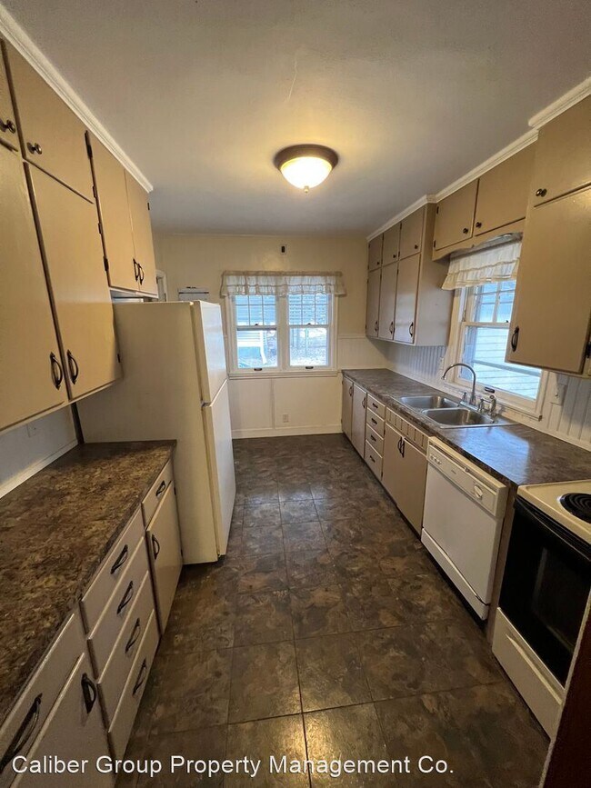 Building Photo - 4 br, 2 bath House - 2515 Iowa St