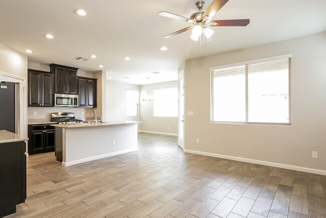 Foto del edificio - 6388 Kellyville Dr