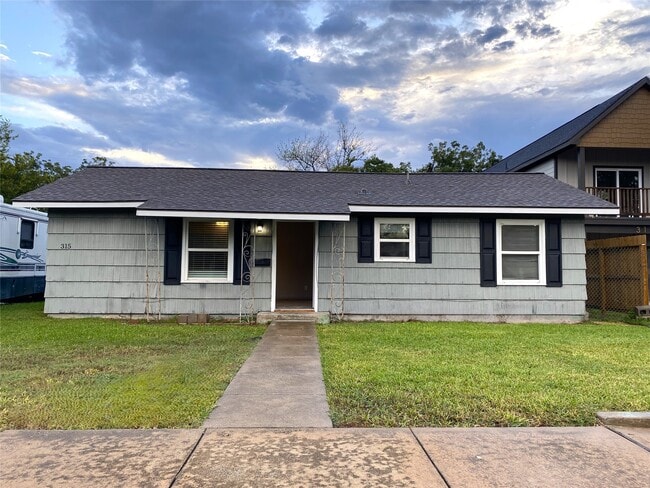 Building Photo - 315 S 3rd St