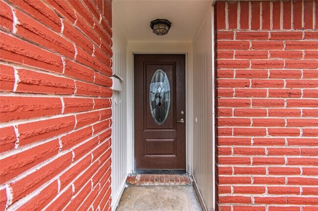 Building Photo - 12906 Southspring Dr