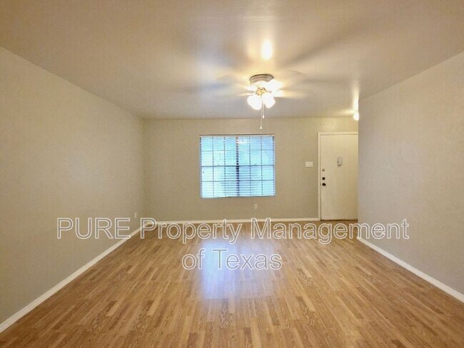 Foto del edificio - 8508 Romney Rd