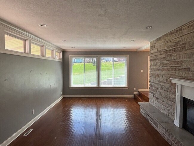 Foto del edificio - Available NOW! Gorgeous 3BR/2 BA Unit in Hastings!