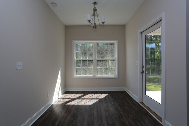 Foto del edificio - 3 Bedroom Brick House in SEB School District Available NOW
