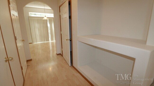 Foto del edificio - Beautiful 4-Bedroom Home with Custom Finishes & Thoughtful Layout