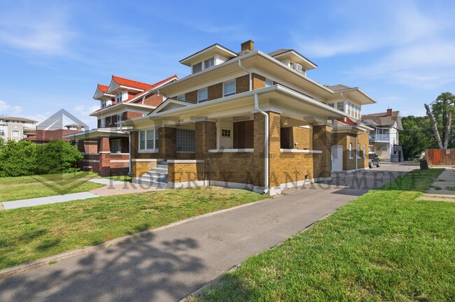 Foto del edificio - 3422 E Douglas Ave
