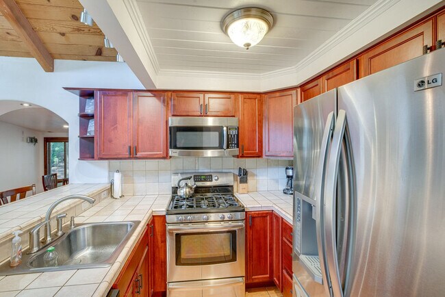 Building Photo - 932 Kiowa Dr