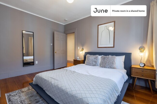 Foto del edificio - Private bedroom in 3 bed/1 bath Home