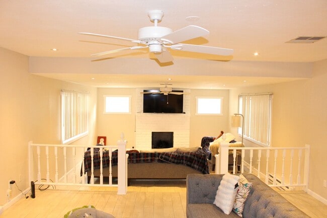 Building Photo - 4-Bedroom Furnished Home in University Hei...