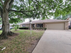 Building Photo - 1803 Cypress Dr