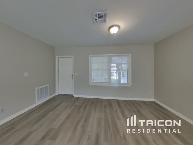 Foto del edificio - 1211 E Crenshaw St