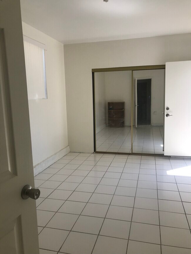 studio - 415 Shrode Ave
