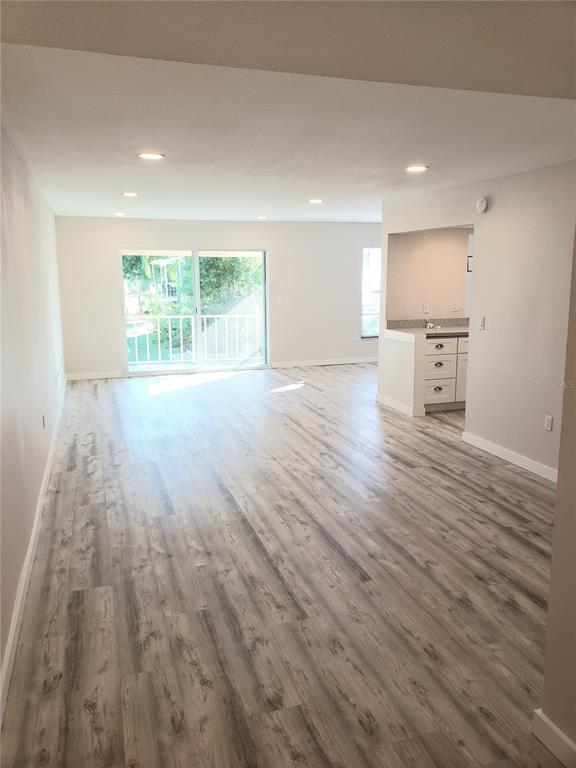 Foto del edificio - 6360 7th Ave W