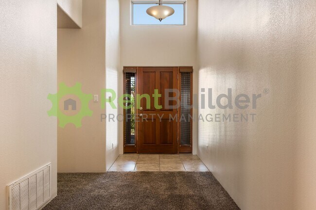 Foto del edificio - Model Perfect Living in Beautiful Loma Pinon