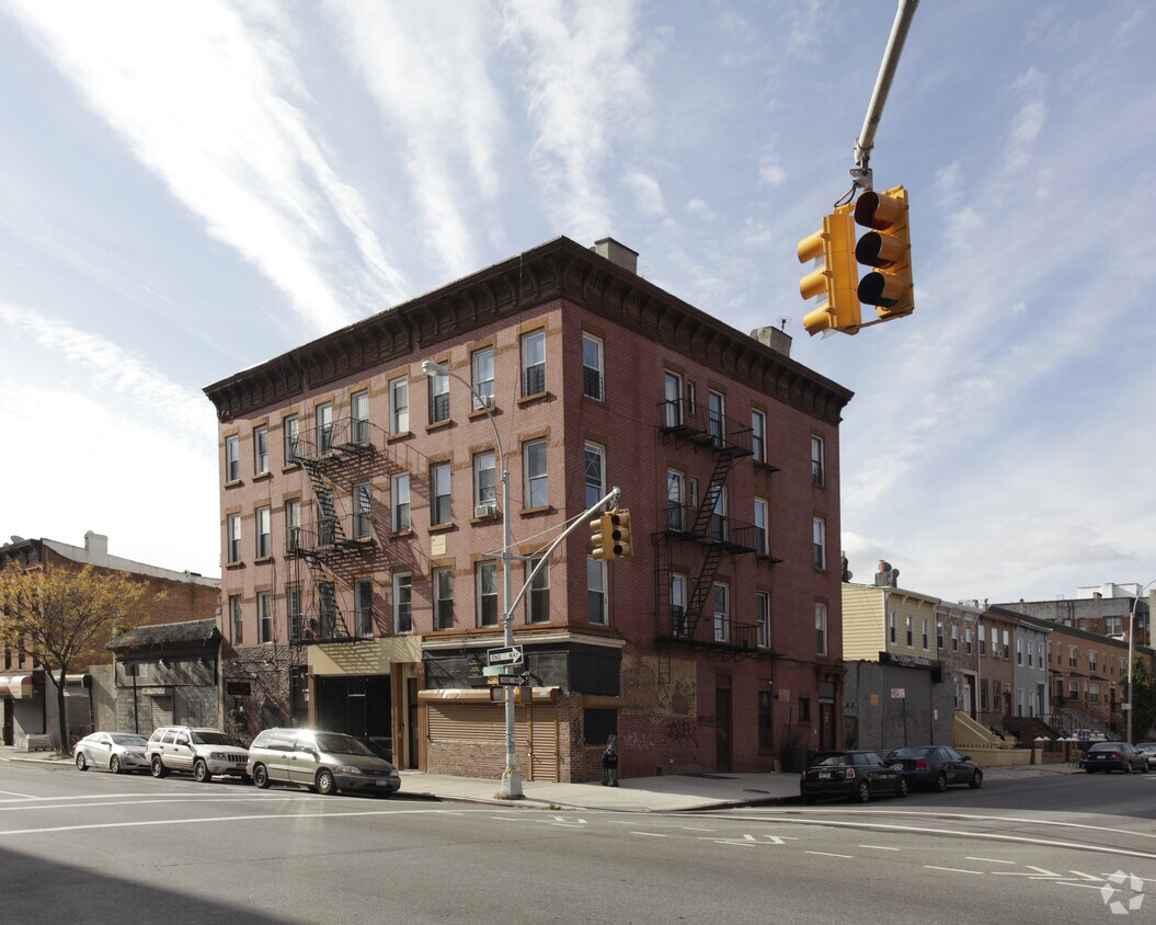 Primary Photo - 1098 Bedford Ave