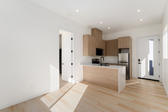 Foto del edificio - 4611-4611 Almayo Ave