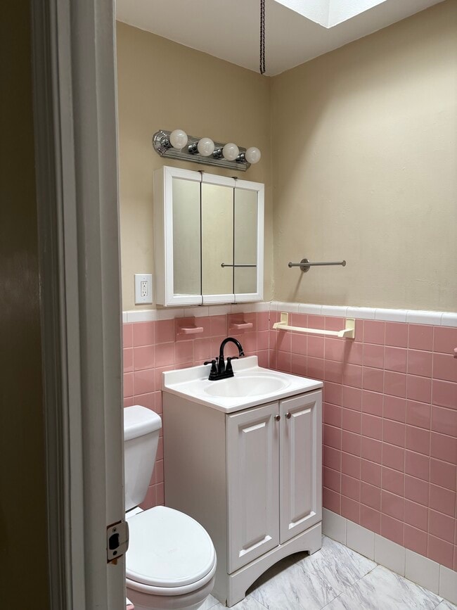 Building Photo - 1235 Fuller St